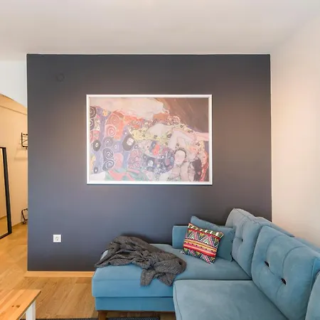 Centerally Located Huge In Cihangir Апартаменты *