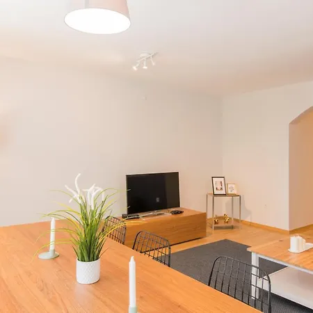 Апартаменты Centerally Located Huge In Cihangir Стамбул