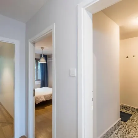 Centerally Located Huge In Cihangir Апартаменты