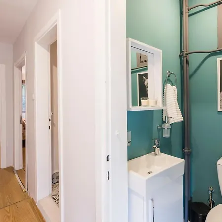 Centerally Located Huge In Cihangir Апартаменты