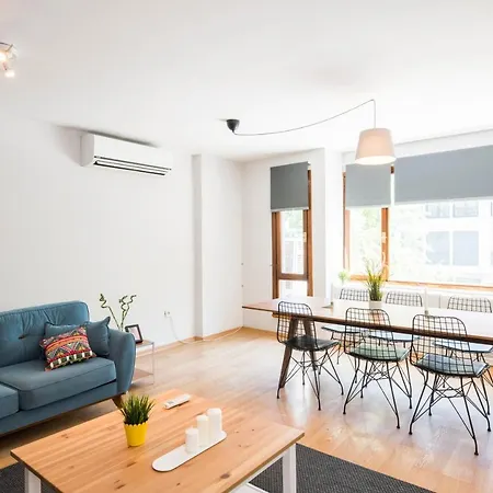 Апартаменты Centerally Located Huge In Cihangir Стамбул