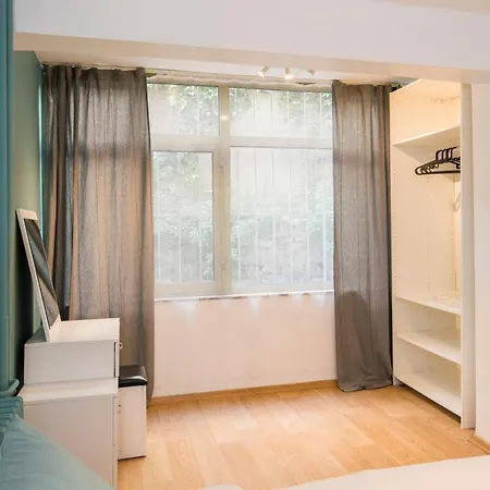 Centerally Located Huge In Cihangir Апартаменты *