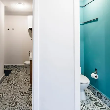 Centerally Located Huge In Cihangir Апартаменты Стамбул