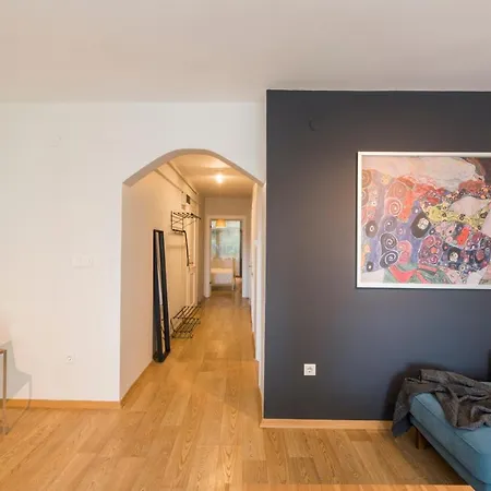 Apartmán Centerally Located Huge In Cihangir